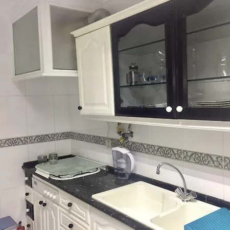 Quarto Em Apartamento Completo, Entre Lisboa E Sintra!