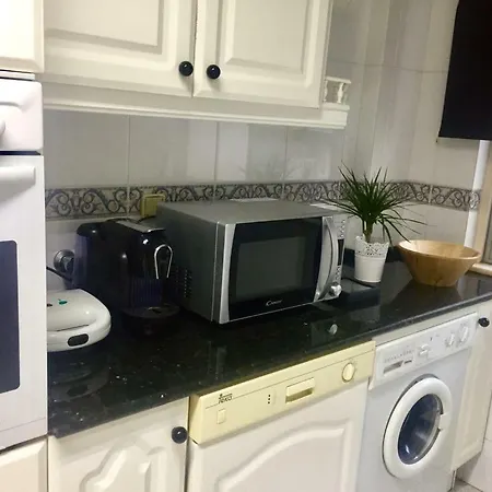 Quarto Em Apartamento Completo, Entre Lisboa E Sintra! *