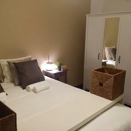 Quarto Em Apartamento Completo, Entre Lisboa E Sintra! * Queluz