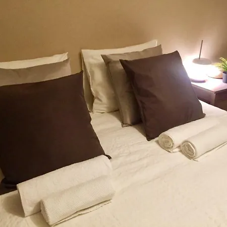 Quarto Em Apartamento Completo, Entre Lisboa E Sintra!